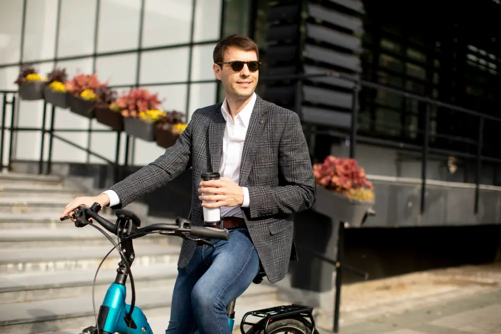 E-Bike Commuter next to big buidling