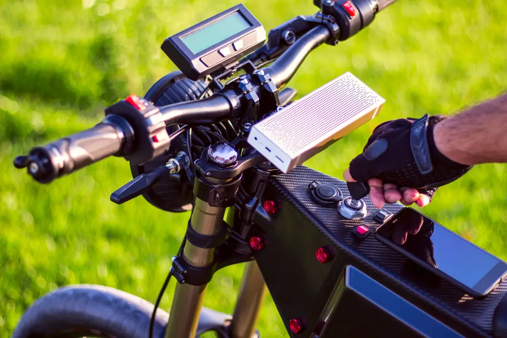 hand turning key in e-bike battery