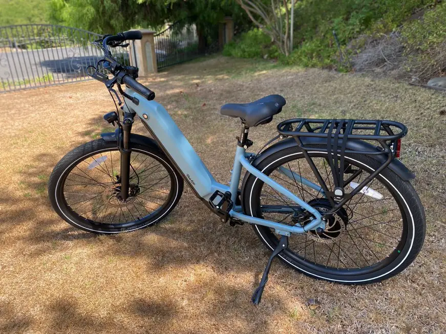 700 Series Step-Through E-Bike on brown grass