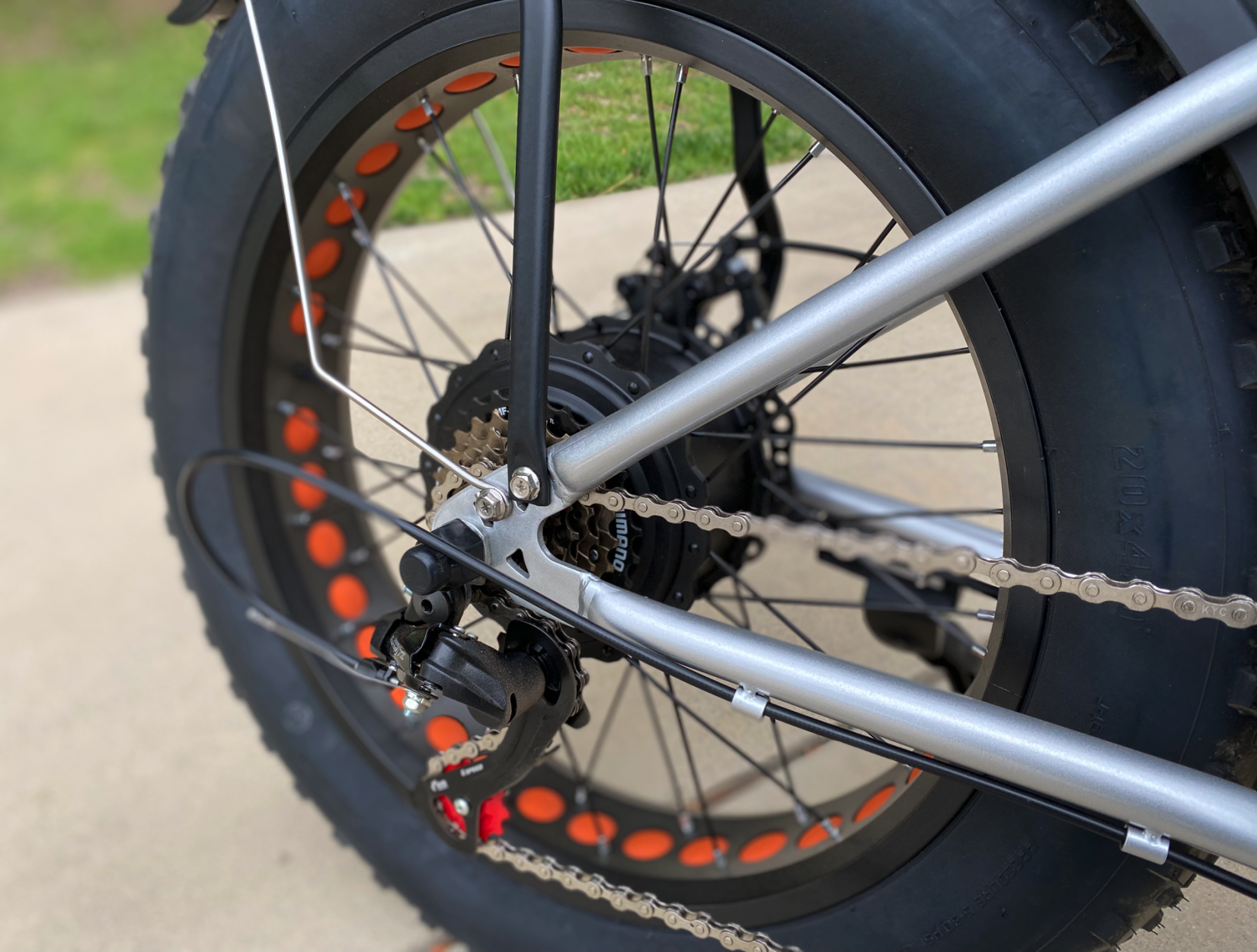 Fat Tires on Nakto Folding Ox