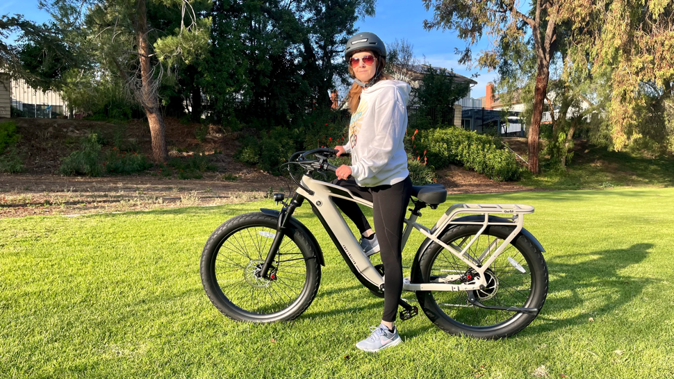 E-Bike reviewer standing over the Cafe Cruiser