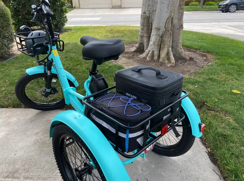 Mooncool Trike carries a lot of cargo